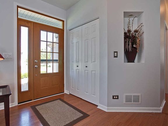 3rd image of 3380 Aurora Dr