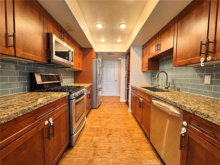 1312 S Saltair Ave #210 — Photo 7