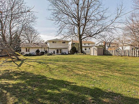 2nd image of 5235 Hickory Dr
