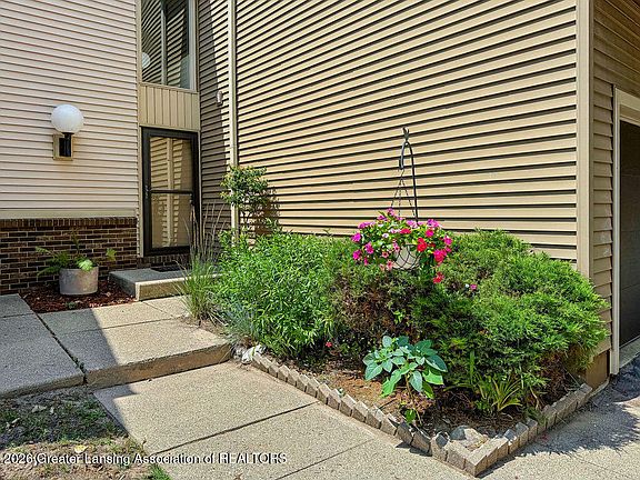 3rd image of 5603 Maxwell Ct
