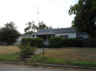 537 E Davilla Ave, Rockdale, TX 76567