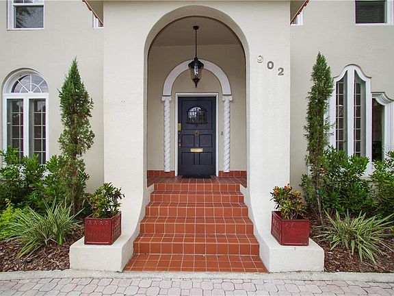 2nd image of 902 S Summerlin Ave