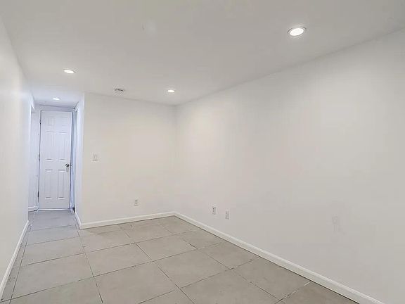 4th image of 154 Rogers Ave #1L