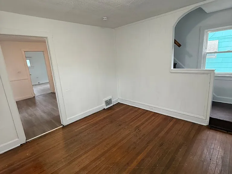 10214 Avon Ave — Photo 8