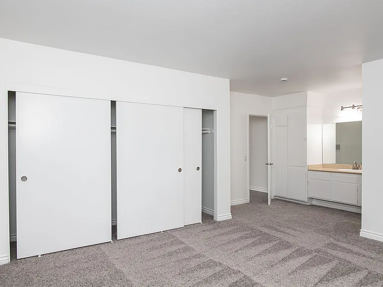 520 W. Wilson — Photo 15