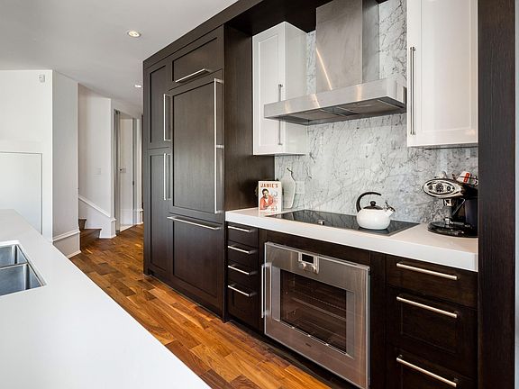 5th image of 1102 Hornby St #302