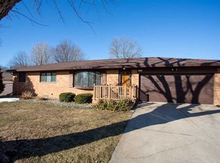 3621 Clearview Dr, Cedar Falls, IA 50613