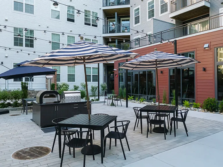 Courtyard with Grilling