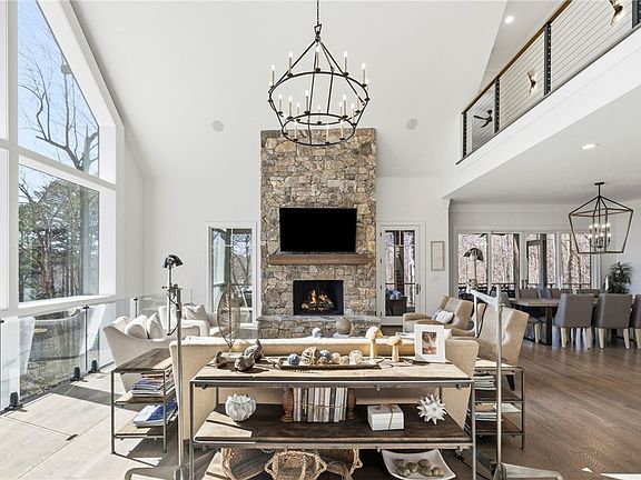 3rd image of 510 S Point Blvd