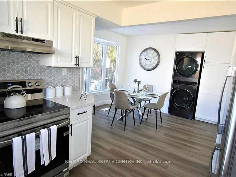 346 Brompton Ave #MAIN — Photo 2