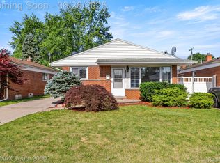 6547 Colonial St, Dearborn Heights, MI 48127