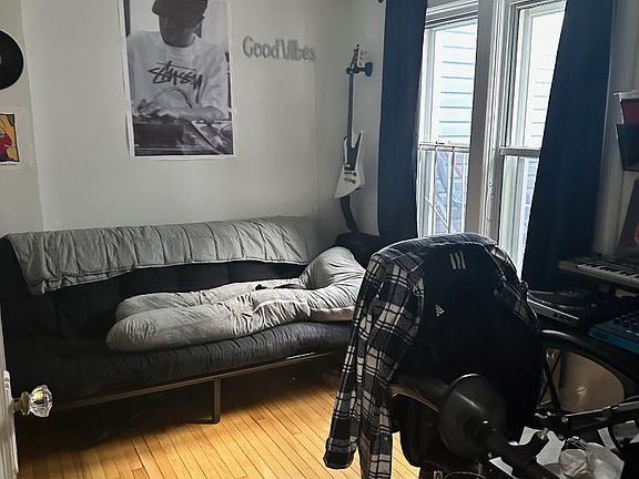 5th image of 164 1st Ave