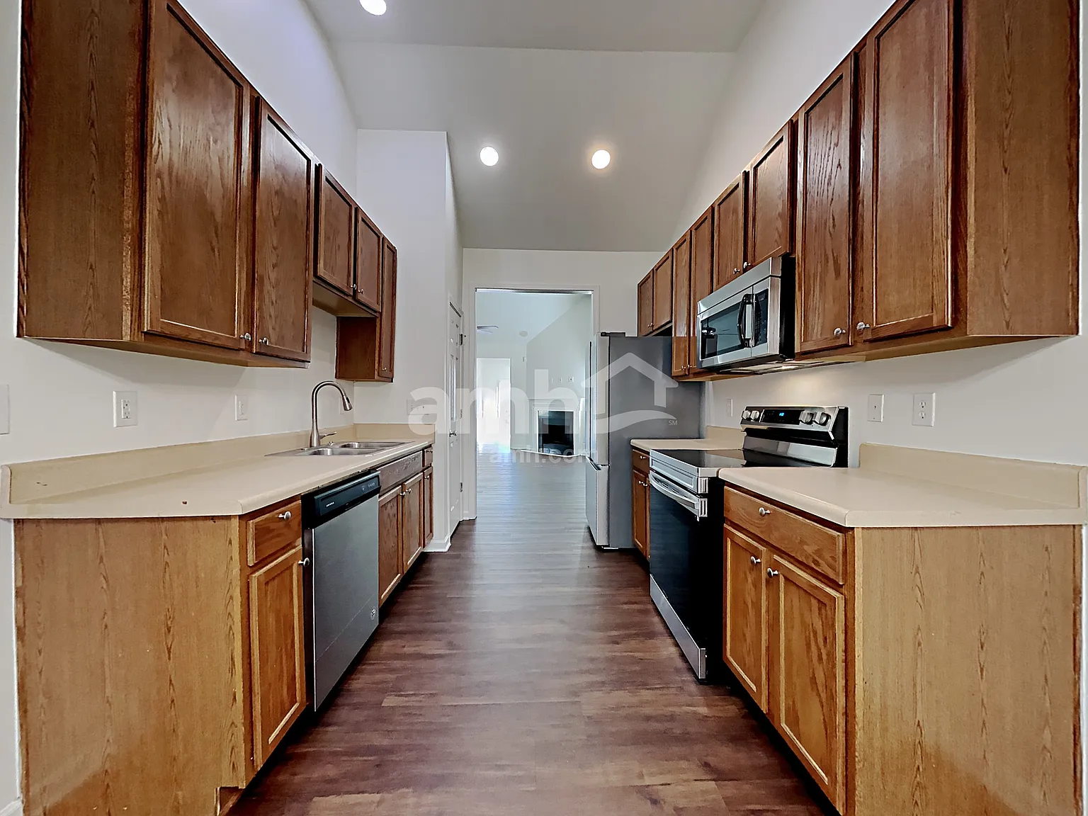 4 bed, 3.0 bath, 2196 sqft, $2,280 — Photo 4