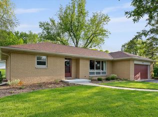 2510 Rockway Ln W, Brookfield, WI 53005