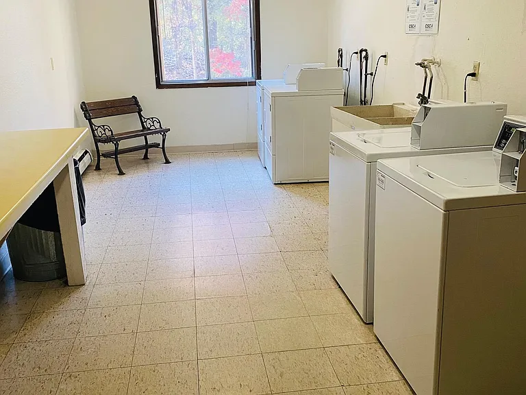 Amberwood Apartments — Photo 19