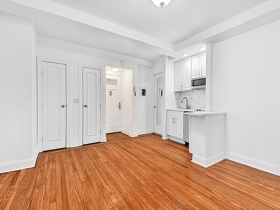 5th image of 25 Tudor City Pl APT 806