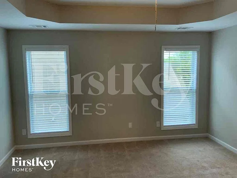 5952 Park Bend Ave — Photo 11