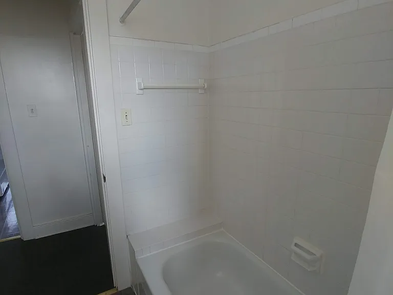 34 E Walnut St #C — Photo 4