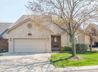 15764 Winners Circle Dr, Clinton Township, MI 48035