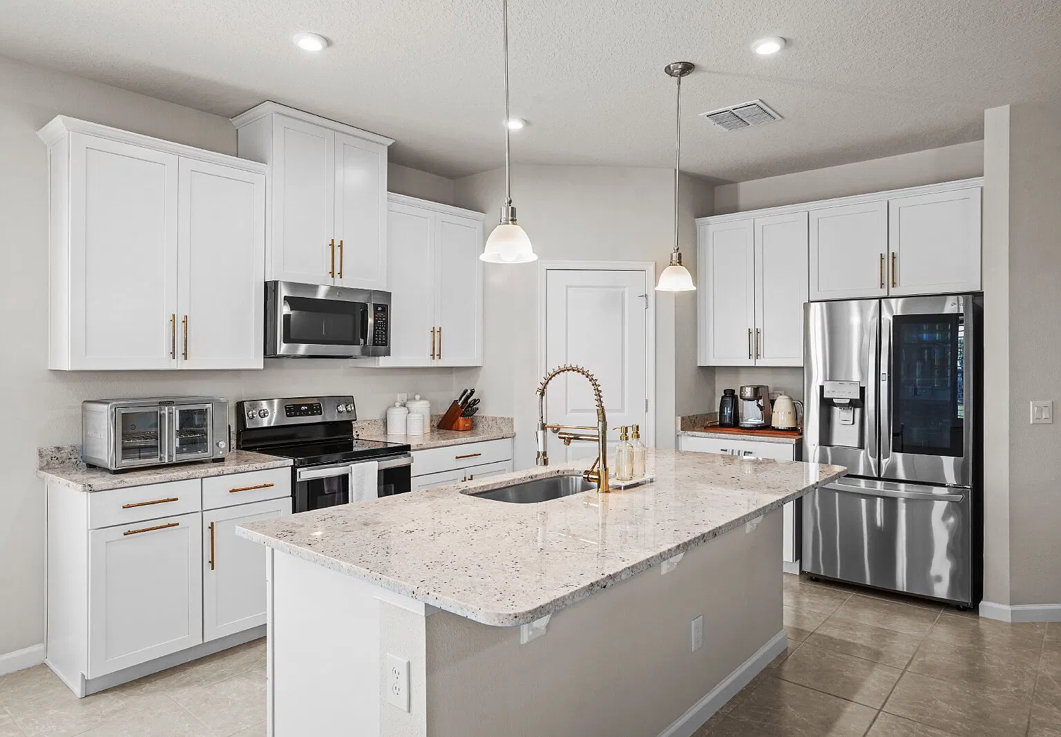 3 bed, 2.0 bath, 1886 sqft, $2,700 — Photo 3