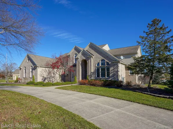 51329 Plymouth Valley Dr, Plymouth, MI 48170