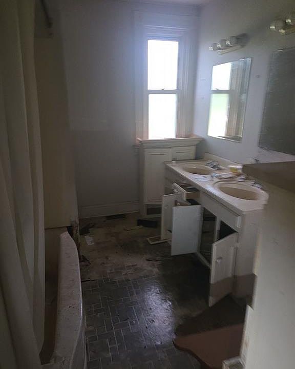2nd image of 342 Page Ave