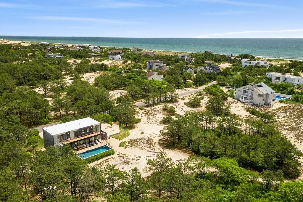 New Modern in the Dunes with Tennis and Ocean Access — Photo 4