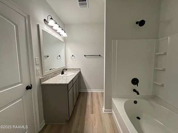 4th image of 203 Cainwood Ct