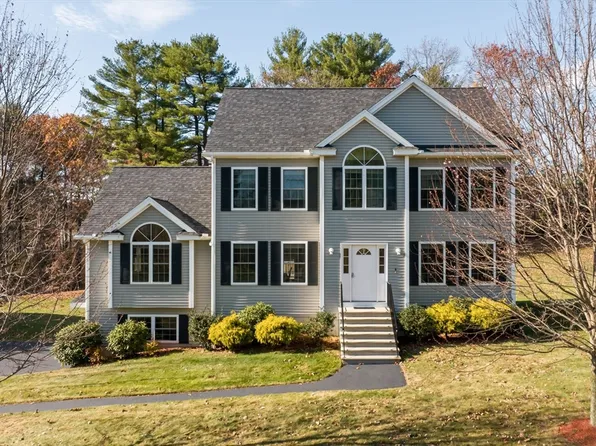 8 Breckenridge Dr, Billerica, MA 01821