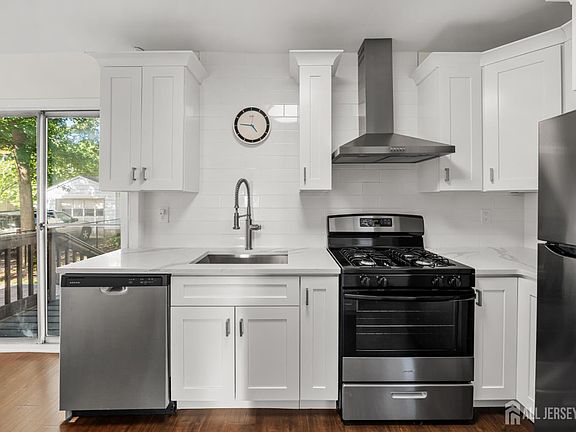3rd image of 219 S Adelaide Ave