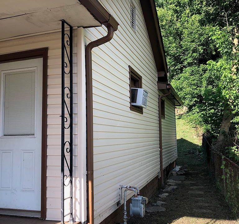 2nd image of 1714 Valley St
