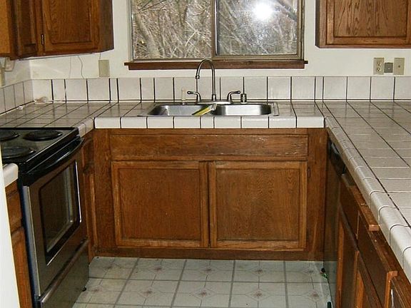 5th image of 18010 Lark Dr