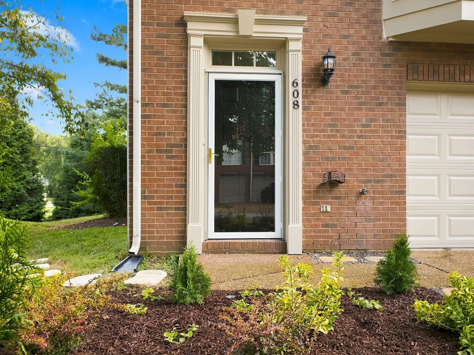3 bed, 4.0 bath, 2224 sqft, $2,900 — Photo 4
