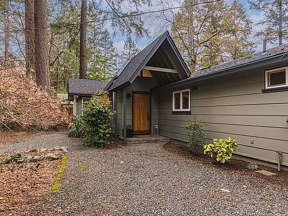 2nd image of 450 Whispering Pines Ln