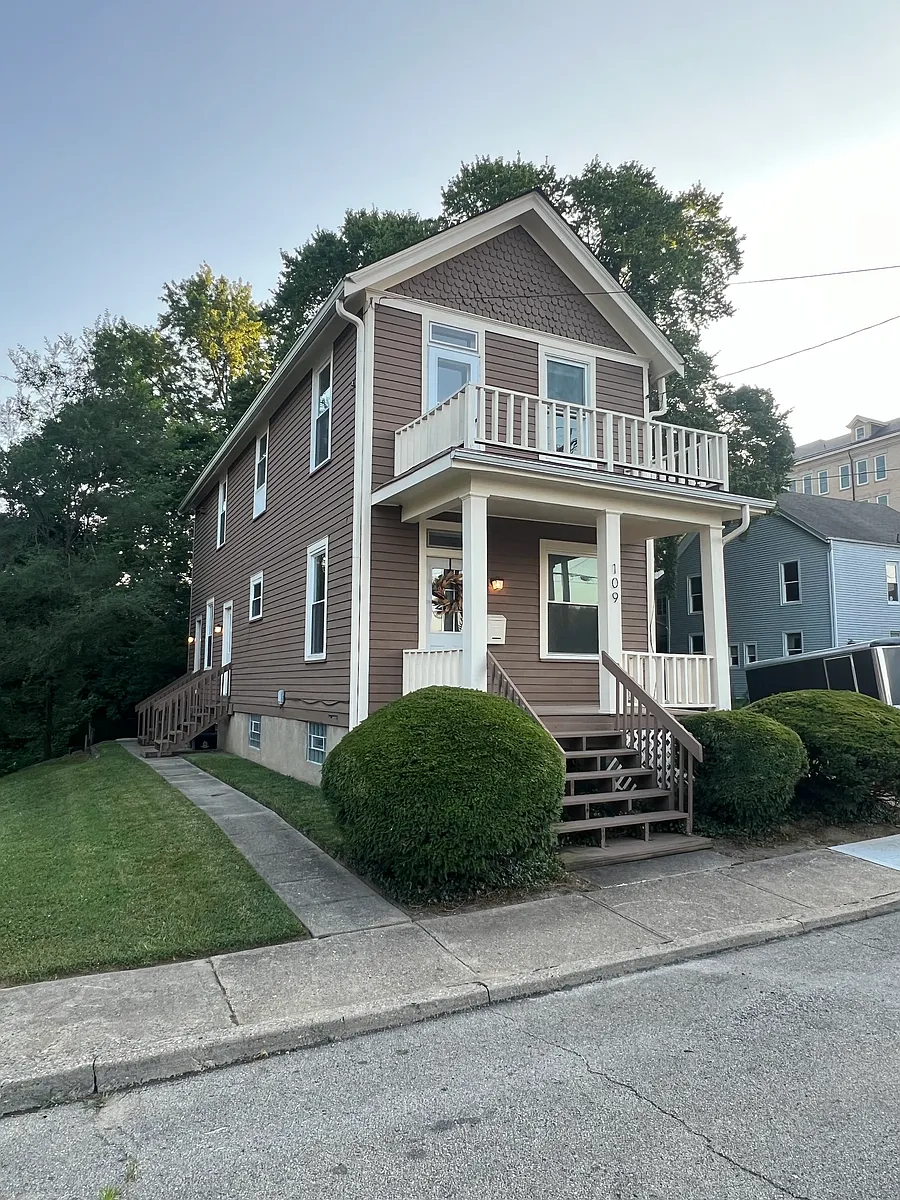 Building Photo - 109 Church St