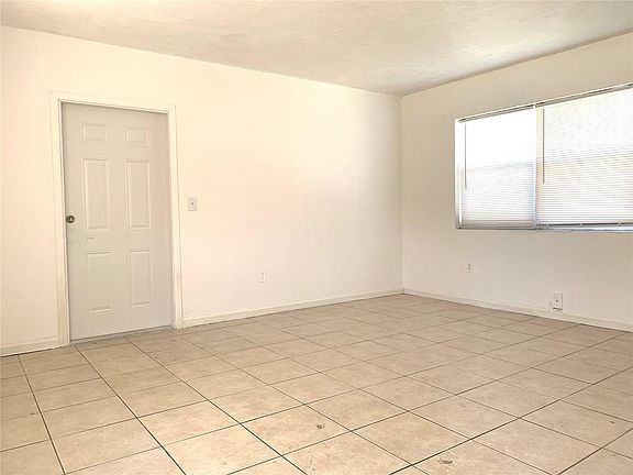 4th image of 1635 N Treasure Dr #5