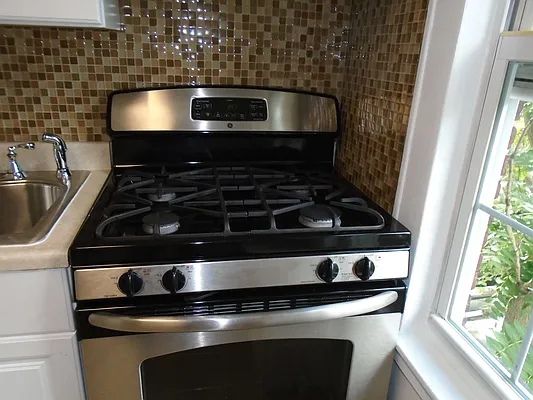 Rented by 18 REALTY | media 23