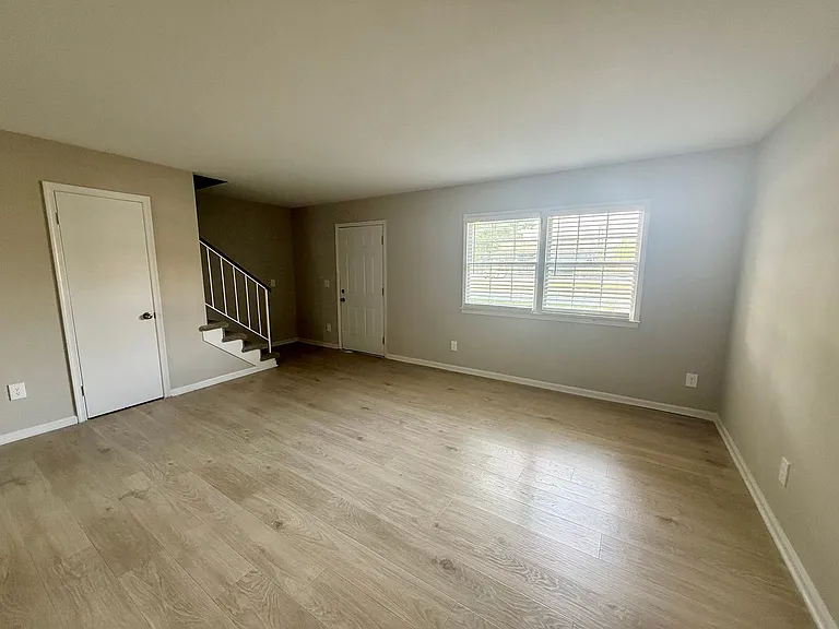 100-114 Ivey Rd — Photo 5