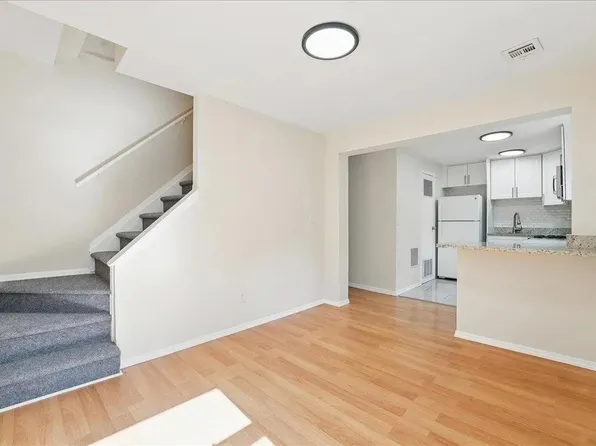 12 Saddlewood Court image 5 of 24