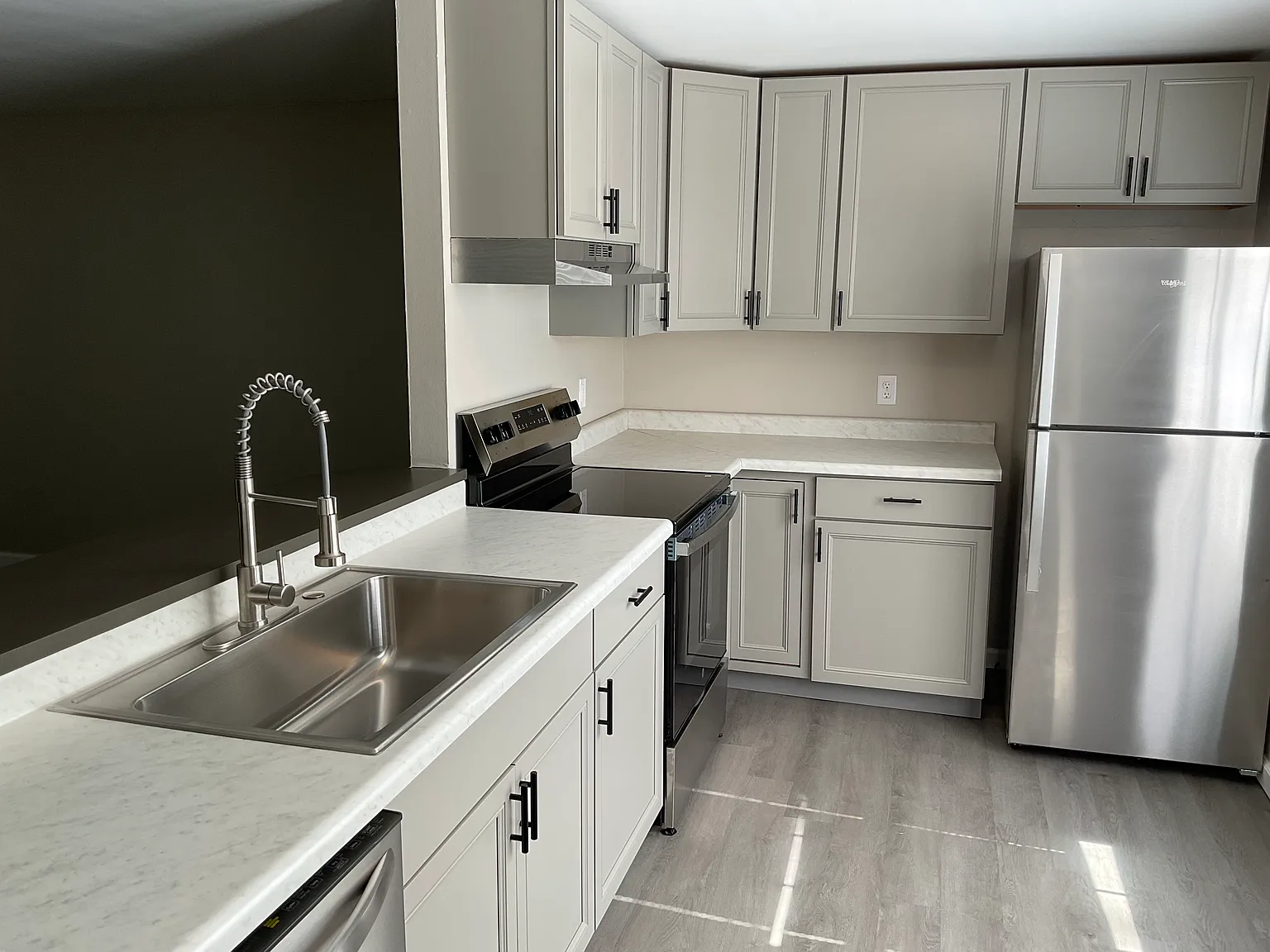 2 bed, 1.5 bath, 1060 sqft, $1,300 — Photo 2