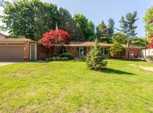 4371 Waverly Dr, Waterford, MI 48329