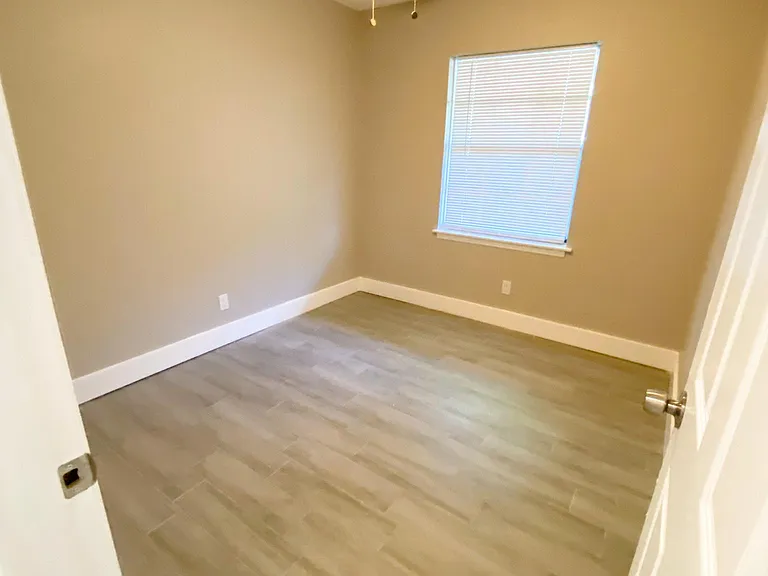 1016 Carroll St — Photo 8
