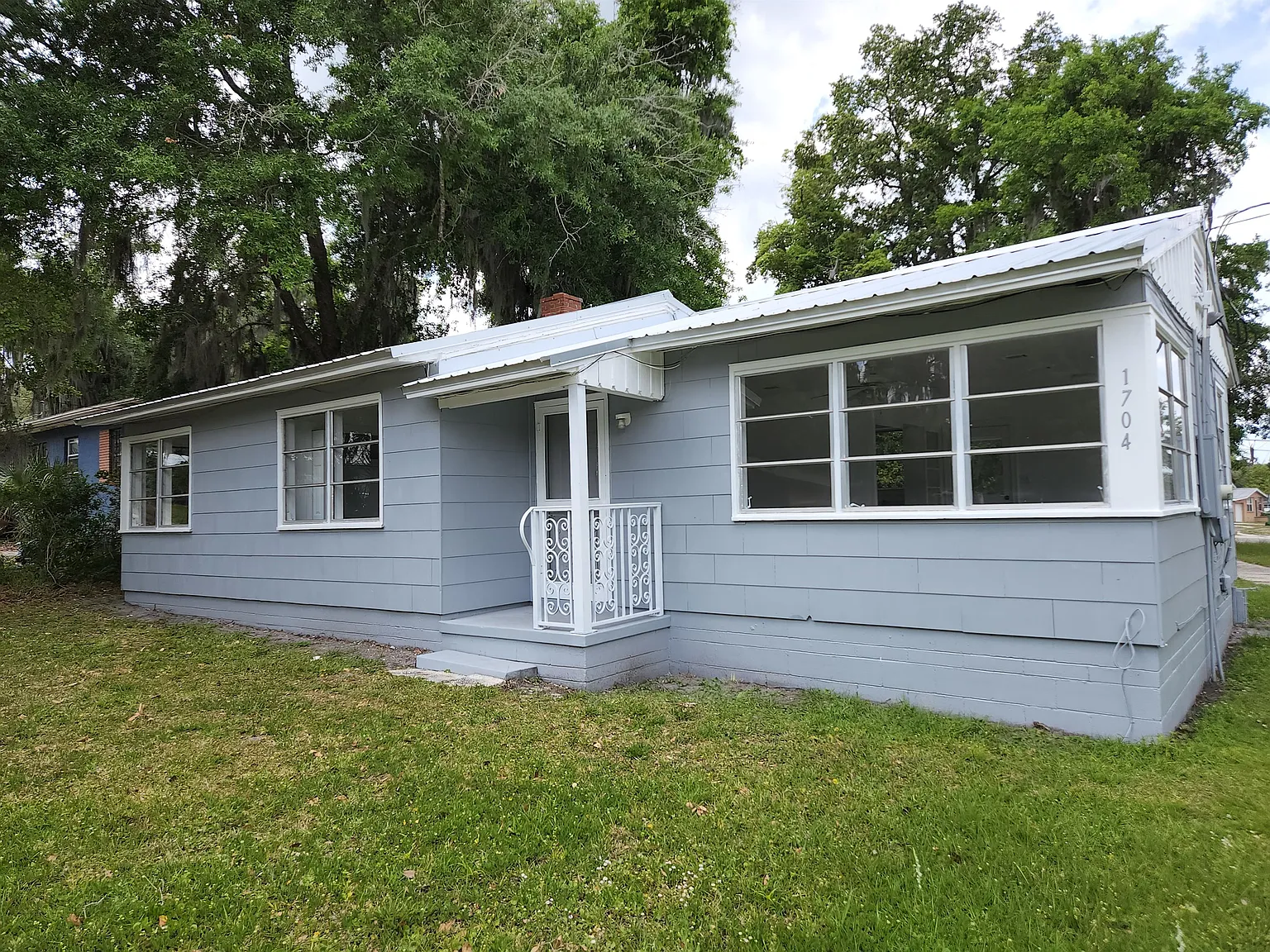 Gillis Street, 1704 - 1704 Gillis Street — Photo 3