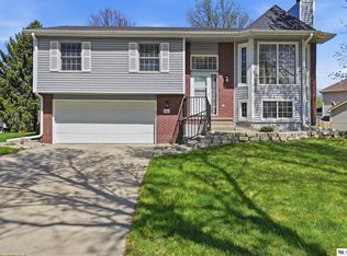 3004 Williamsburg Dr, Lincoln, NE 68516