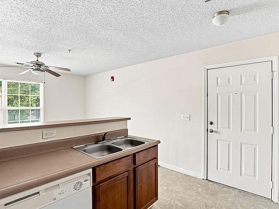4th image of 3000 S Adams St #928