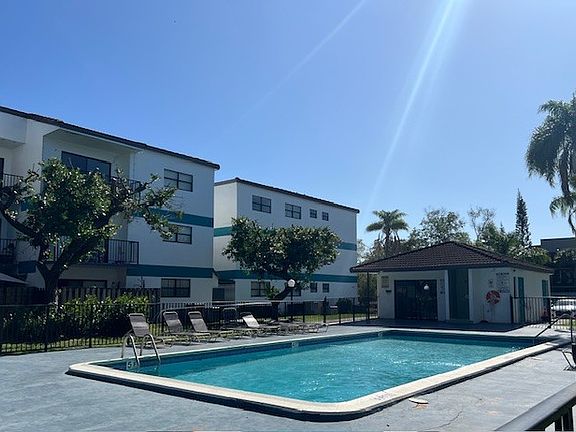 4th image of 11180 SW 107th St #Ed2f7ed8b