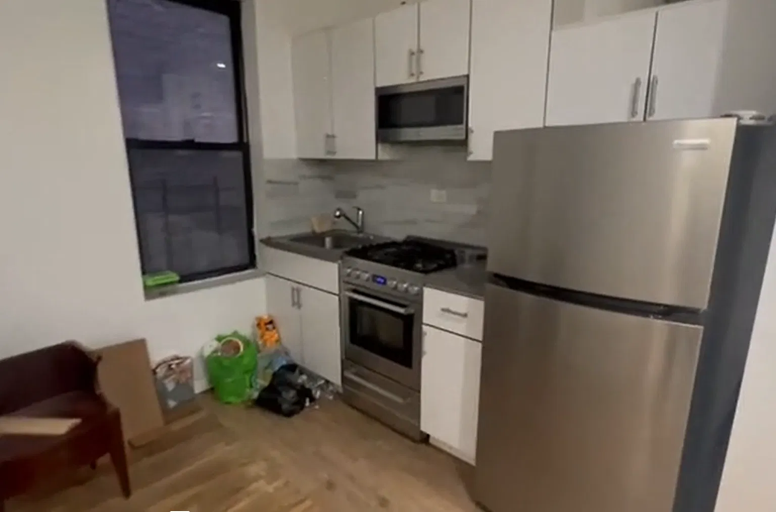 3 bed, 800 sqft, $3,811 — Photo 1
