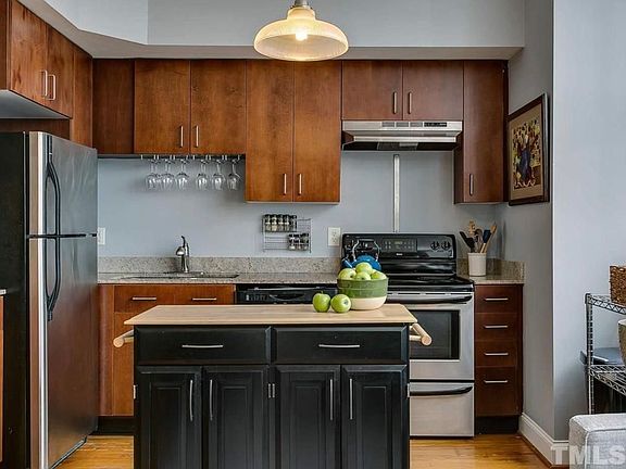 3rd image of 109 W Main St