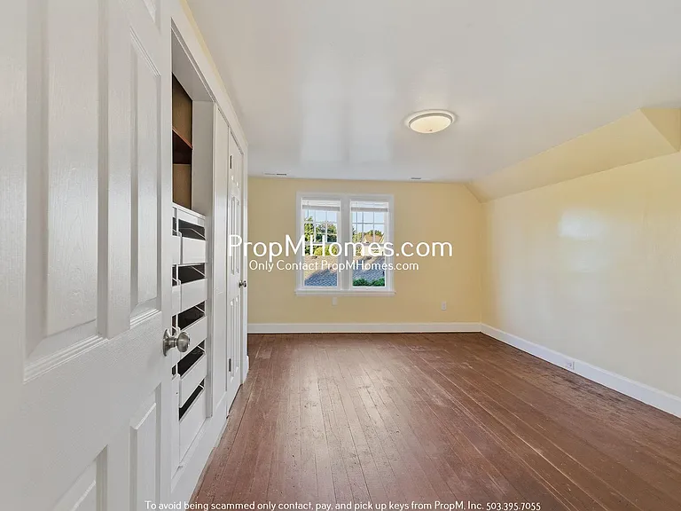 19825 SE Stark St — Photo 16