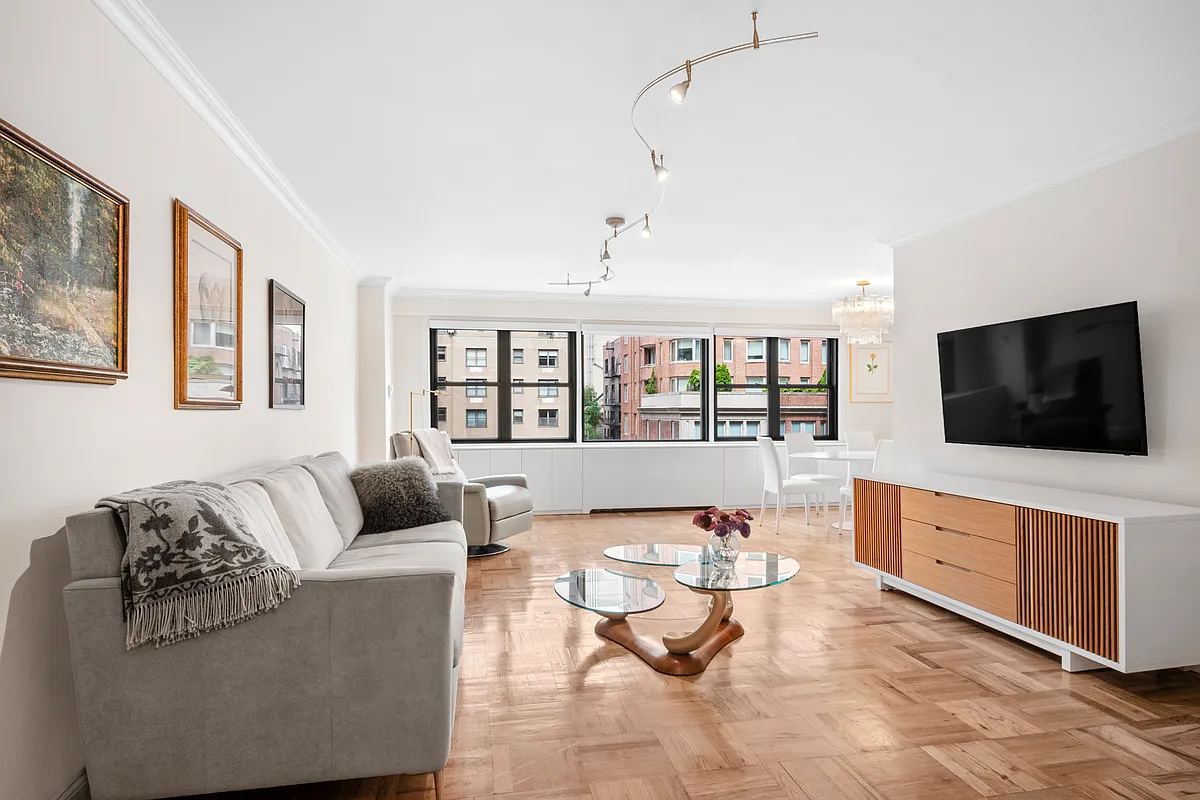 201 East 77th St Unit 8C  